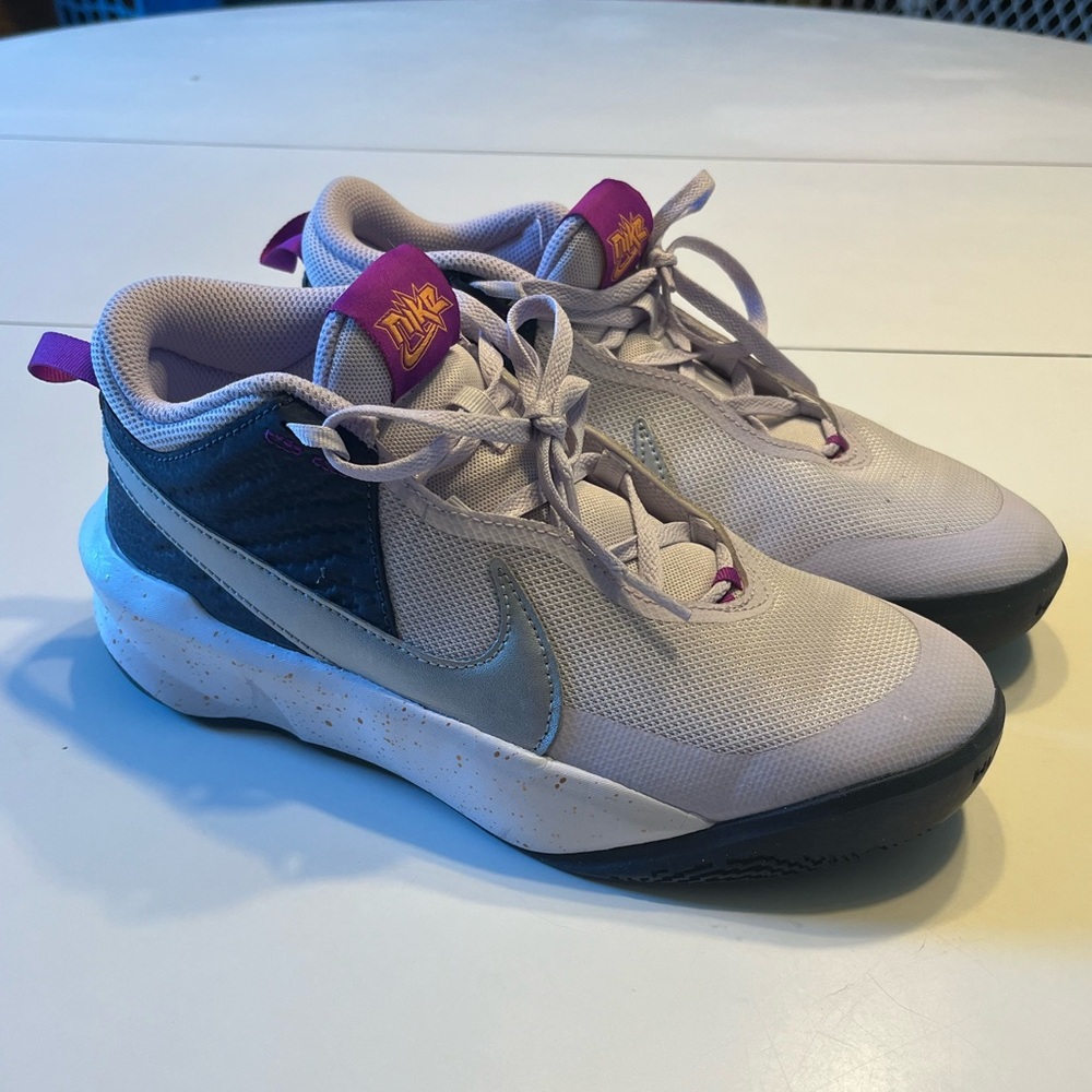 Nike Team Hustle D 10 SE (GS) DQ8375-500 6Y Barely Grape Metallic Silver women 8